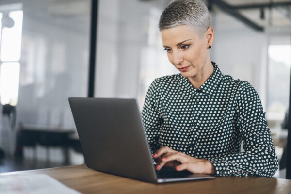 employer-typing-on-laptop